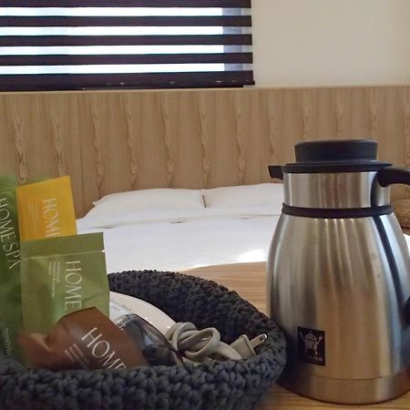 Meow G Cafe Hostel Хуалиен Сити Стая снимка