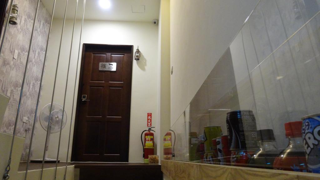 Meow G Cafe Hostel Хуалиен Сити Стая снимка